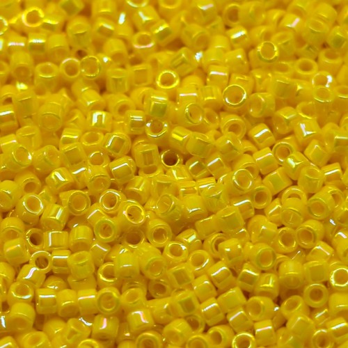 Бисер DB-160 Бисер Miyuki Delica Beads 11/0 (радужный желтый яркий)