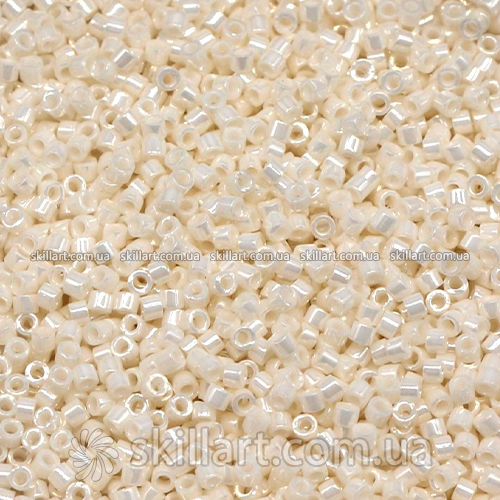 Бисер DB-203 Miyuki Delica Beads 11/0 (жемчужный, молочный)
